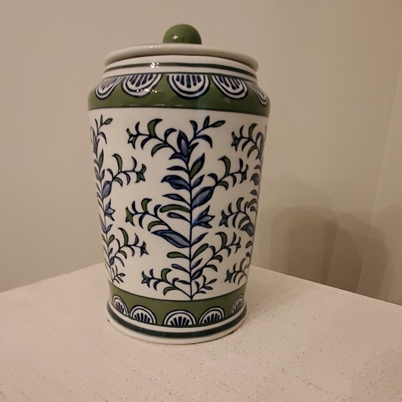 NWT HOME DECOR CERAMIC VASE